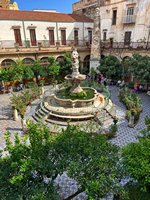 Click to see big picture (450x600 pixels; 125 KB)