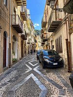 Click to see big picture (450x600 pixels; 114 KB)