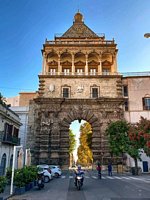 Click to see big picture (450x600 pixels; 91 KB)