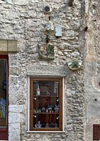 Click to see big picture (428x600 pixels; 131 KB)