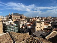 Click to see big picture (800x600 pixels; 143 KB)